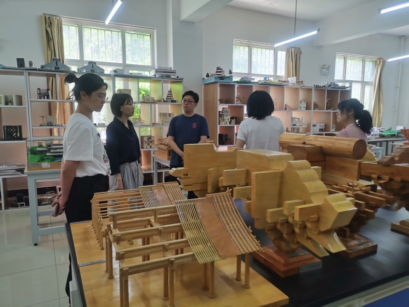威廉希尔官网实验中心开展第二次实验室开放交流活动 (1)