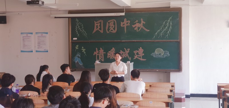 威廉希尔官网组织开展“月圆中秋，情暖城建”迎中秋送月饼活动-1