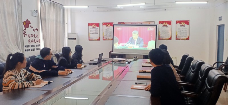 威廉希尔官网组织开展观看纪录片《为了和平》主题座谈会