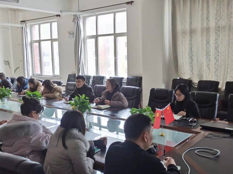 威廉希尔官网组织2021年秋季学期班导师培训会议——谈心谈话和召开主题班会的技巧
